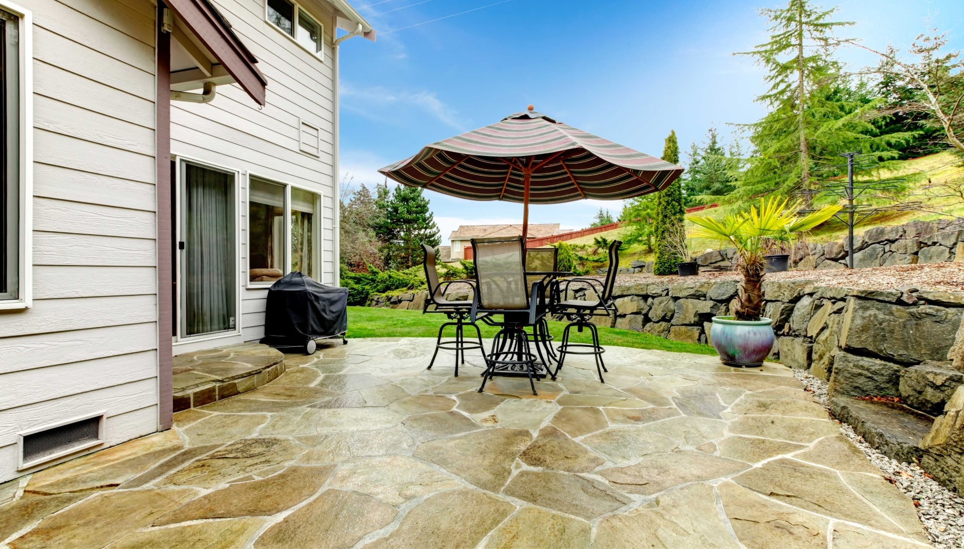 Create an Outdoor Oasis with Stunning Concrete Patio in Orange County, CA - Enjoy Beautifully Textured and Patterned Concrete Surfaces for Your Entertaining and Relaxation Needs.